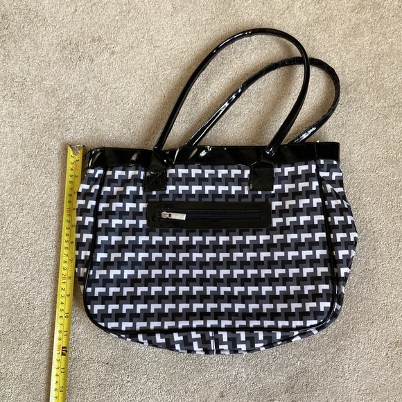 5/20🔴 NWT 2 matching Totes Bags Black And White Zippers Handles Bundle - Picture 4 of 10